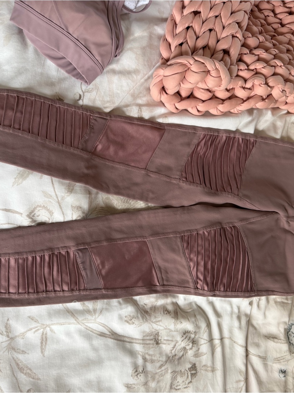 ALO Yoga Mauve Ribbed Moto Leggings